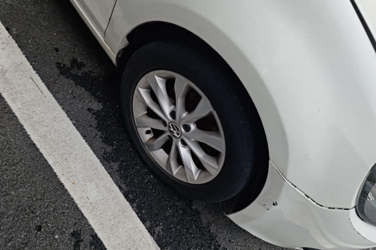 Used Volkswagen Golf 2012 1.6L Automatic Comfort Model Right Front Wheel Hub