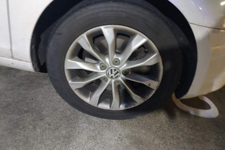 Used Volkswagen Golf 2012 1.4 TSI Automatic Comfort Edition Right Front Wheel Hub
