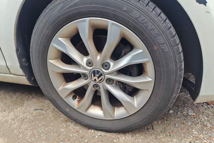 Used Volkswagen Golf 2012 1.4 TSI Manual Comfort Edition Right Front Wheel Hub
