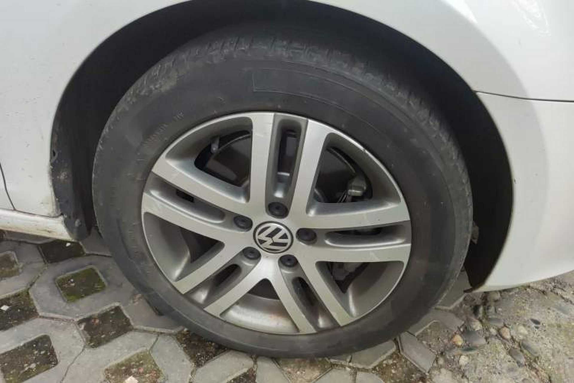 Used Volkswagen Golf 2012 1.4TSI Comfort Convertible Edition Right Front Wheel Hub