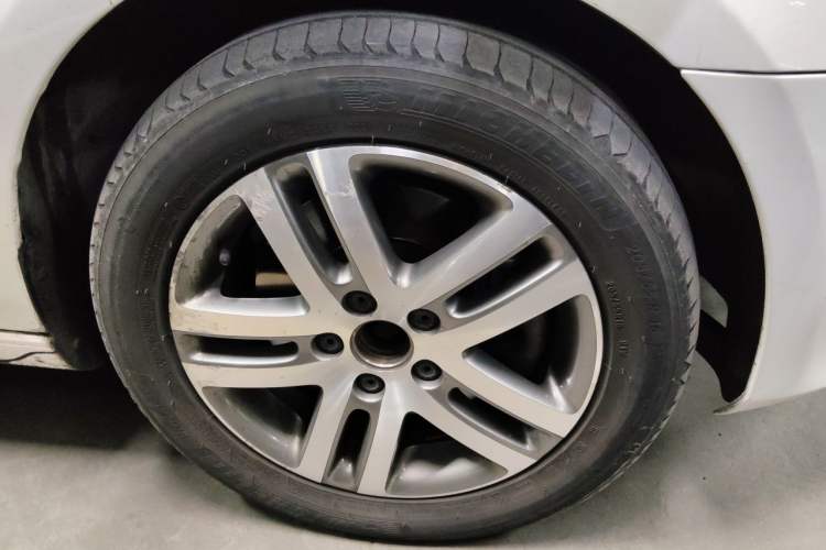 Used Volkswagen Golf 2012 1.4TSI Comfort Convertible Edition Right Front Wheel Hub