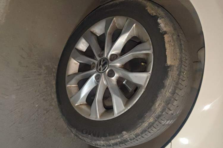 Used Volkswagen Golf 2012 1.6L Automatic Comfort Model Right Front Wheel Hub