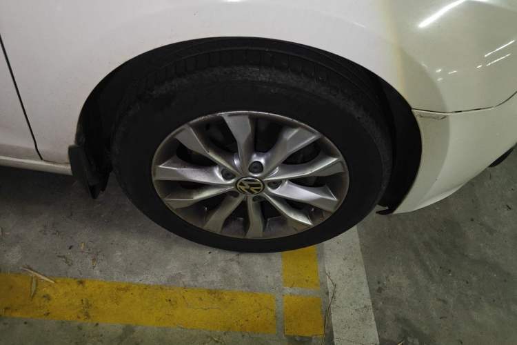 Used Volkswagen Golf 2012 1.4 TSI Manual Comfort Edition Right Front Wheel Hub