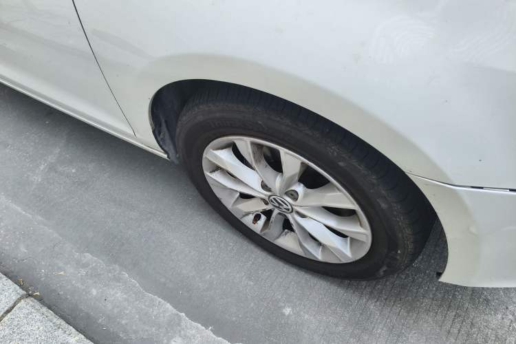 Used Volkswagen Golf 2012 1.4 TSI Automatic Comfort Edition Right Front Wheel Hub
