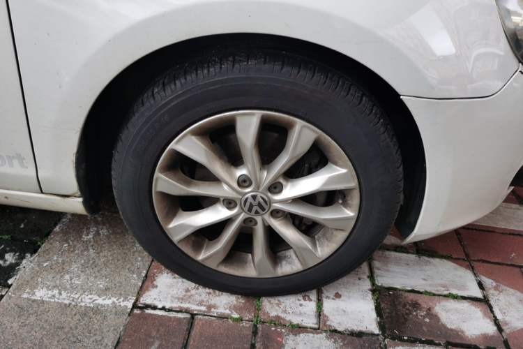 Used Volkswagen Golf 2012 1.4 TSI Automatic Comfort Edition Right Front Wheel Hub