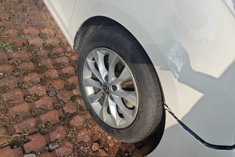 Used Volkswagen Golf 2012 1.4 TSI Manual Comfort Edition Right Front Wheel Hub