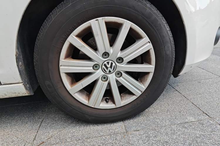 Used Volkswagen Golf 2012 1.6L Automatic Fashion Model Right Front Wheel Hub