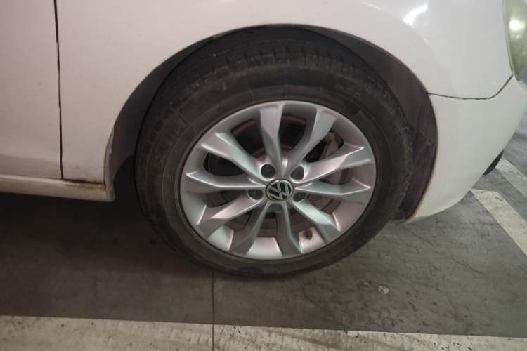 Used Volkswagen Golf 2012 1.4 TSI Manual Comfort Edition Right Front Wheel Hub