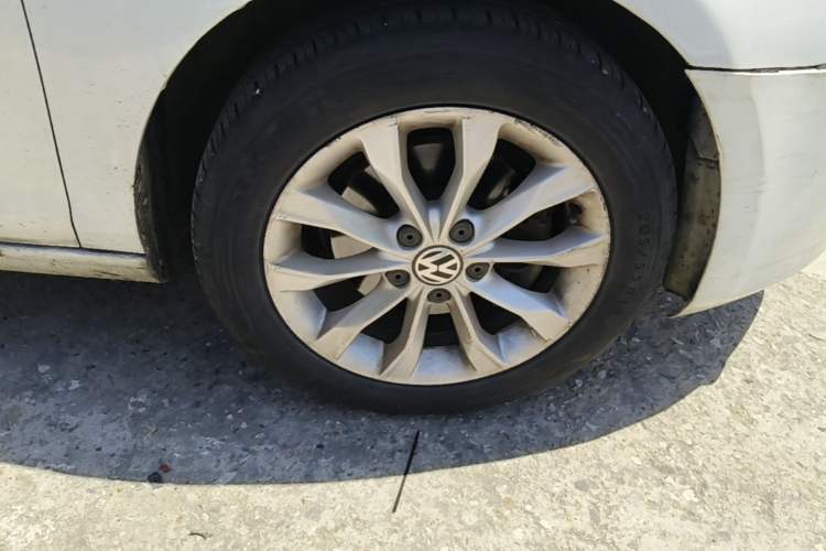 Used Volkswagen Golf 2012 1.4 TSI Automatic Comfort Edition Right Front Wheel Hub