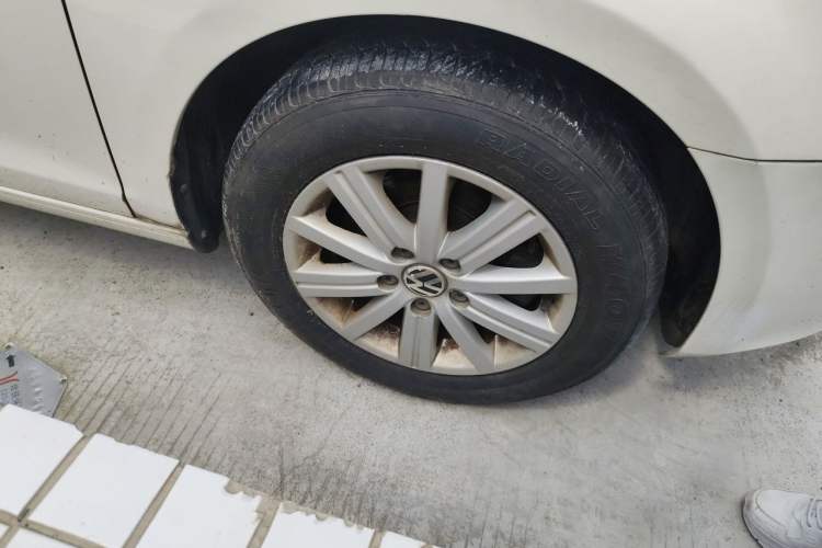 Used Volkswagen Golf 2012 1.6L Automatic Fashion Model Right Front Wheel Hub