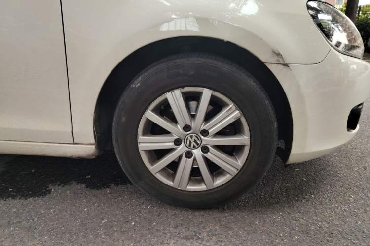 Used Volkswagen Golf 2012 1.6L Automatic Fashion Model Right Front Wheel Hub