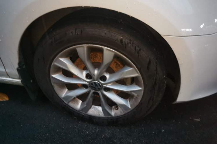 Used Volkswagen Golf 2012 1.6L Automatic Comfort Model Right Front Wheel Hub