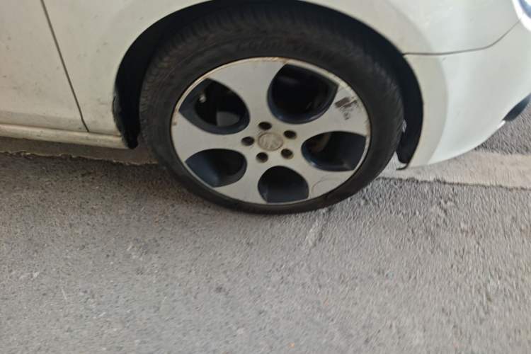 Used Volkswagen Golf 2012 1.4 TSI Automatic Comfort Edition Right Front Wheel Hub
