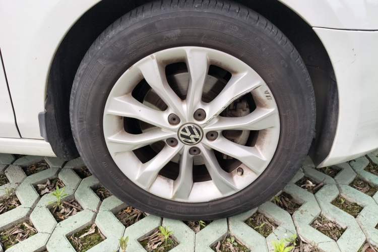 Used Volkswagen Golf 2012 1.4 TSI Manual Comfort Edition Right Front Wheel Hub