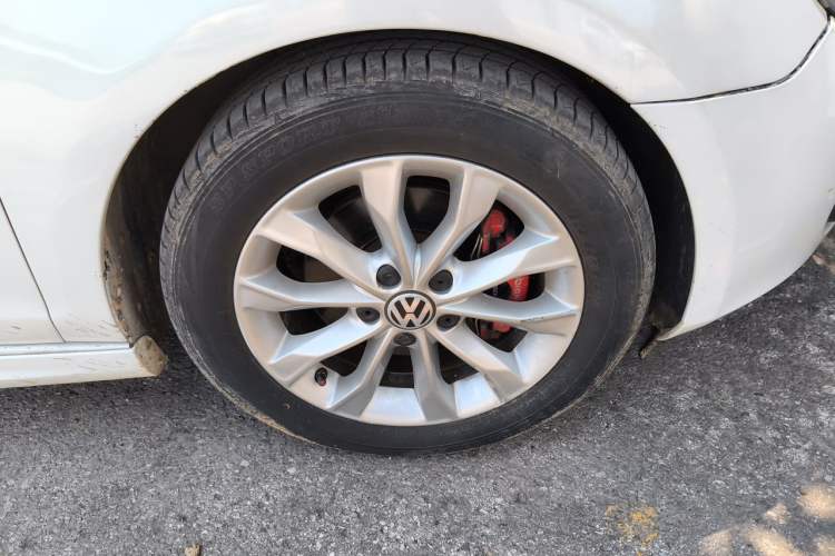 Used Volkswagen Golf 2012 1.4 TSI Automatic Comfort Edition Right Front Wheel Hub