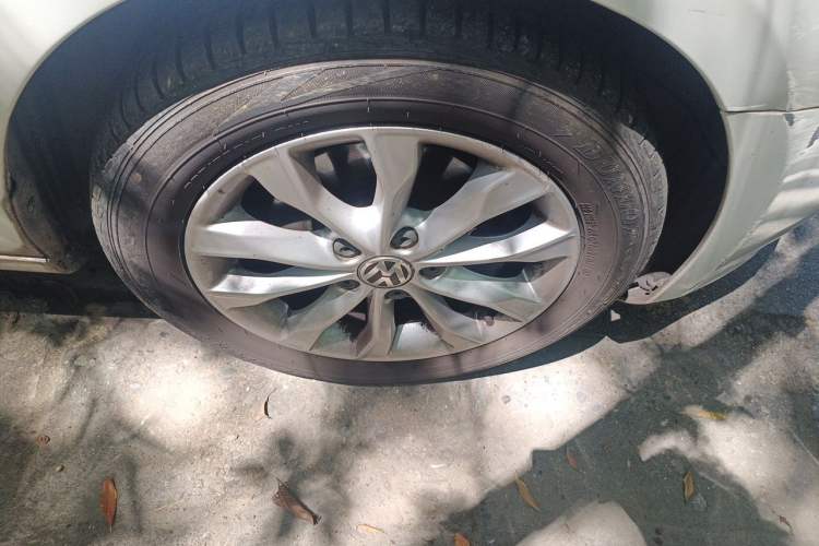 Used Volkswagen Golf 2012 1.6L Automatic Comfort Model Right Front Wheel Hub