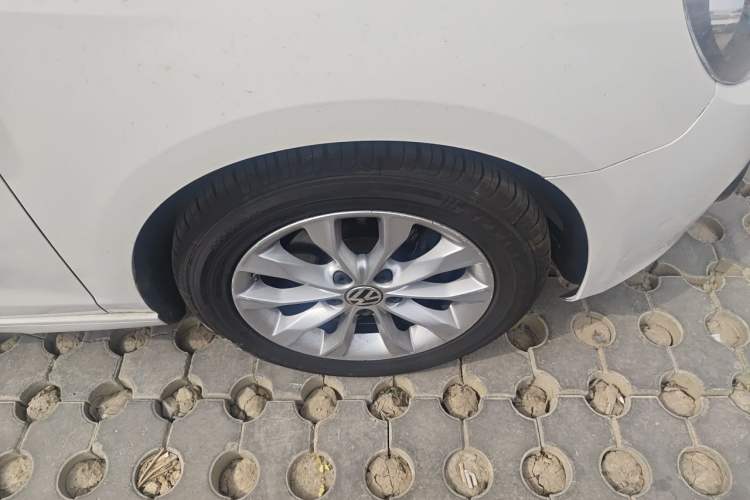 Used Volkswagen Golf 2012 1.4 TSI Automatic Comfort Edition Right Front Wheel Hub