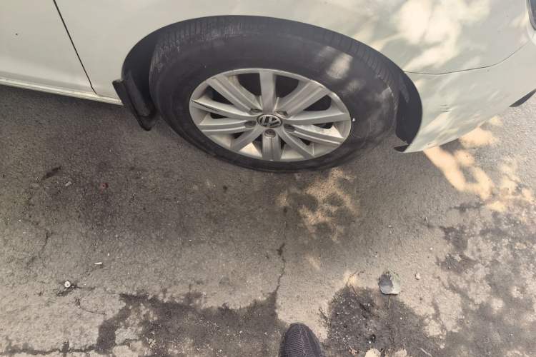 Used Volkswagen Golf 2012 1.6L Automatic Fashion Model Right Front Wheel Hub