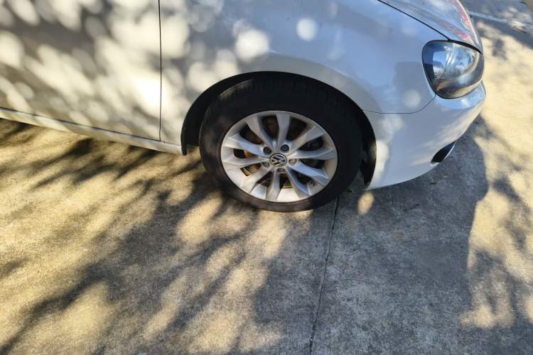 Used Volkswagen Golf 2012 1.4 TSI Automatic Comfort Edition Right Front Wheel Hub