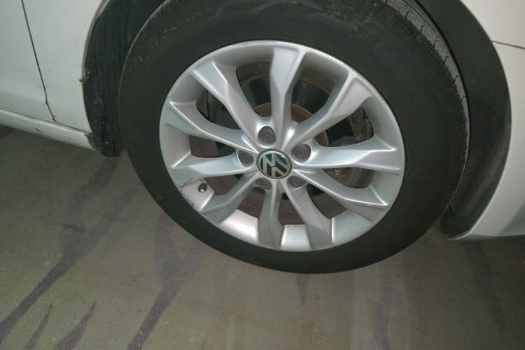 Used Volkswagen Golf 2012 1.6L Automatic Comfort Model Right Front Wheel Hub