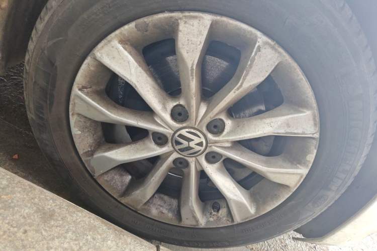 Used Volkswagen Golf 2012 1.4 TSI Manual Comfort Edition Right Front Wheel Hub