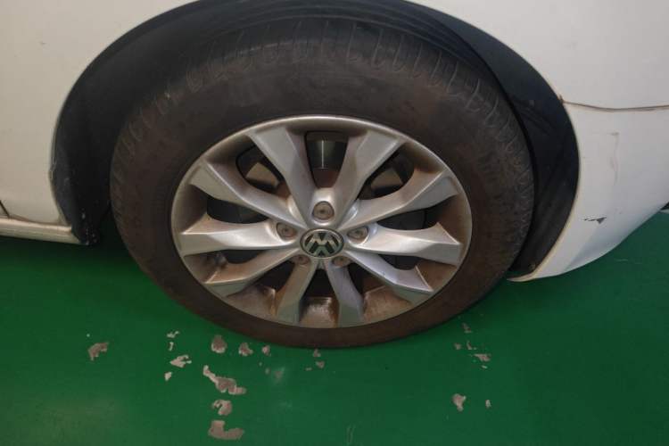 Used Volkswagen Golf 2012 1.6L Automatic Comfort Model Right Front Wheel Hub