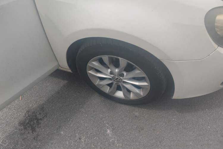 Used Volkswagen Golf 2012 1.6L Automatic Comfort Model Right Front Wheel Hub