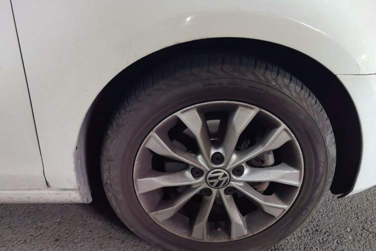Used Volkswagen Golf 2012 1.4 TSI Automatic Comfort Edition Right Front Wheel Hub