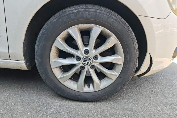 Used Volkswagen Golf 2012 1.6L Automatic Comfort Model Right Front Wheel Hub