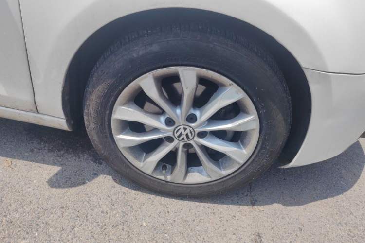 Used Volkswagen Golf 2012 1.4 TSI Automatic Comfort Edition Right Front Wheel Hub