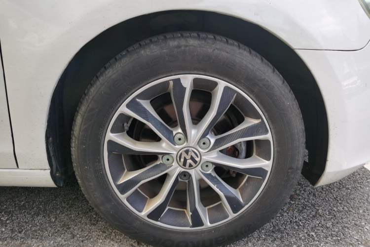Used Volkswagen Golf 2012 1.6L Automatic Comfort Model Right Front Wheel Hub