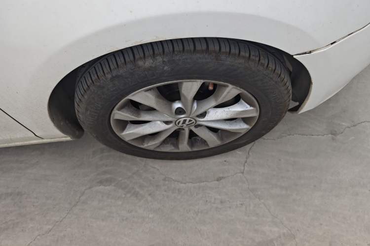 Used Volkswagen Golf 2012 1.4 TSI Automatic Comfort Edition Right Front Wheel Hub