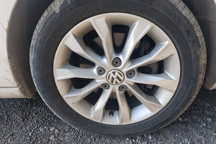 Used Volkswagen Golf 2012 1.6L Automatic Comfort Model Right Front Wheel Hub