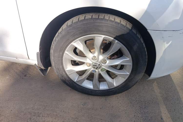 Used Volkswagen Golf 2012 1.6L Automatic Comfort Model Right Front Wheel Hub