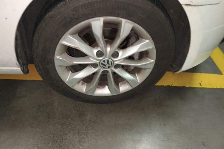Used Volkswagen Golf 2012 1.4 TSI Automatic Comfort Edition Right Front Wheel Hub