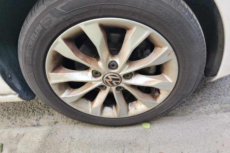 Used Volkswagen Golf 2012 1.4 TSI Automatic Comfort Edition Right Front Wheel Hub