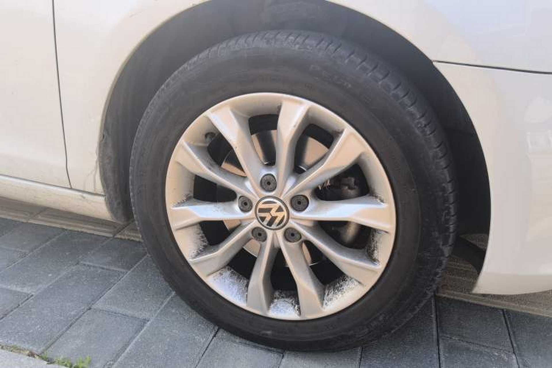 Used Volkswagen Golf 2012 1.4 TSI Automatic Comfort Edition Right Front Wheel Hub