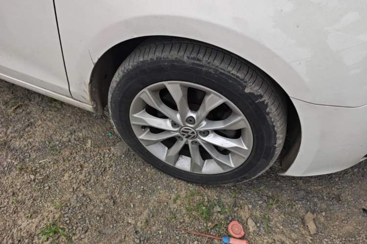 Used Volkswagen Golf 2012 1.4 TSI Automatic Comfort Edition Right Front Wheel Hub