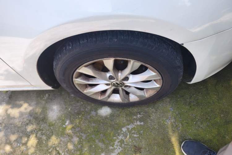 Used Volkswagen Golf 2012 1.6L Automatic Comfort Model Right Front Wheel Hub