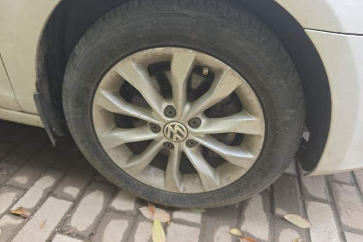 Used Volkswagen Golf 2012 1.4 TSI Automatic Comfort Edition Right Front Wheel Hub