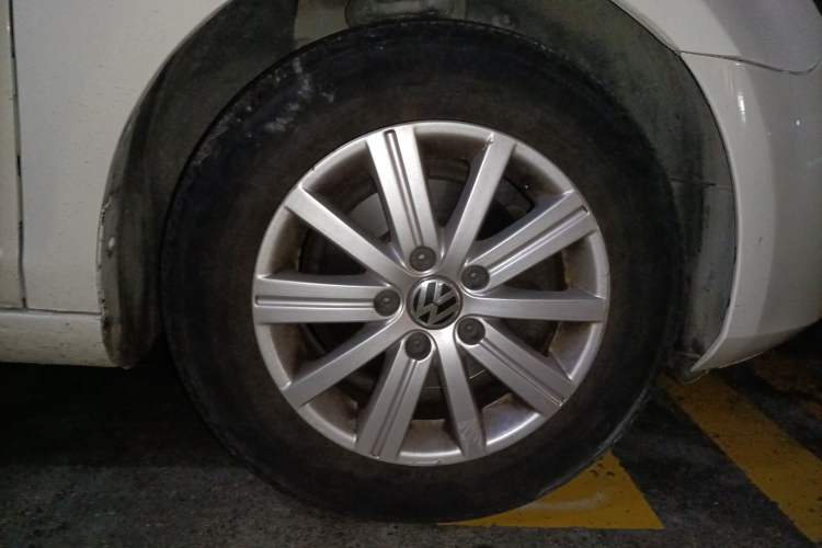 Used Volkswagen Golf 2012 1.6L Automatic Fashion Model Right Front Wheel Hub