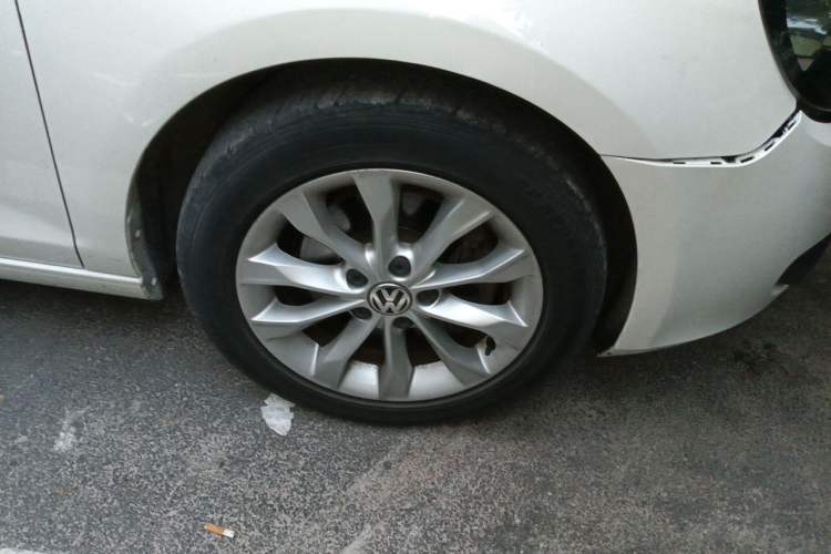 Used Volkswagen Golf 2012 1.4 TSI Automatic Comfort Edition Right Front Wheel Hub