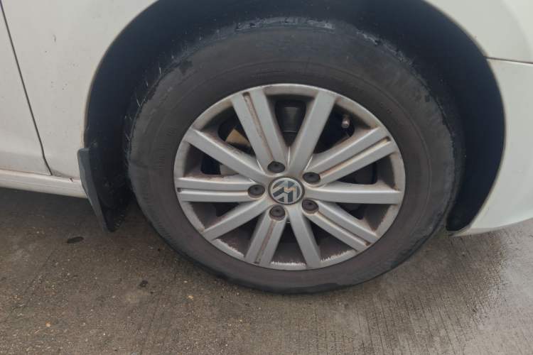Used Volkswagen Golf 2012 1.6 Manual Fashion Edition Right Front Wheel Hub