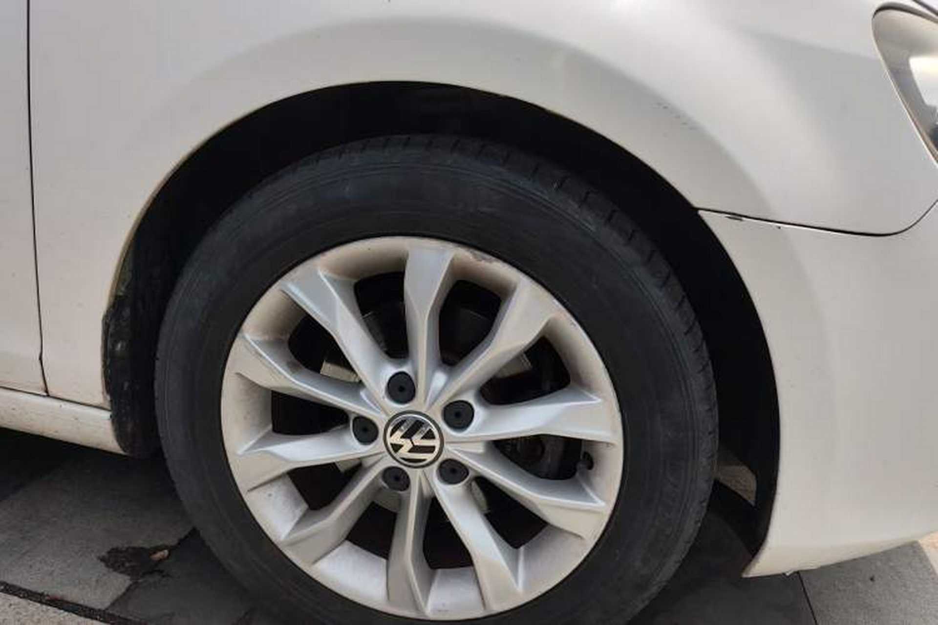 Used Volkswagen Golf 2012 1.6 Manual Comfort Edition Right Front Wheel Hub