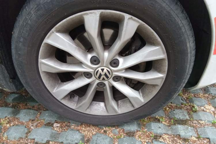 Used Volkswagen Golf 2012 1.4 TSI Manual Comfort Edition Right Front Wheel Hub