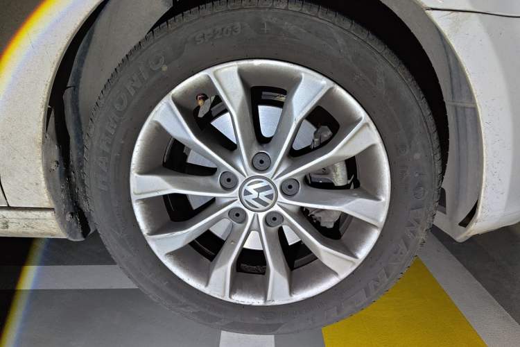 Used Volkswagen Golf 2012 1.4 TSI Manual Comfort Edition Right Front Wheel Hub