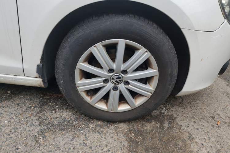Used Volkswagen Golf 2012 1.6L Automatic Fashion Model Right Front Wheel Hub