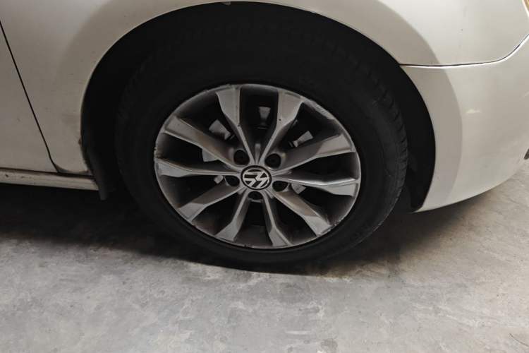 Used Volkswagen Golf 2012 1.6 Manual Comfort Edition Right Front Wheel Hub