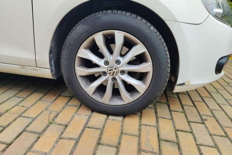 Used Volkswagen Golf 2012 1.6L Automatic Comfort Model Right Front Wheel Hub