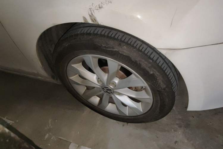 Used Volkswagen Golf 2012 1.6L Automatic Comfort Model Right Front Wheel Hub